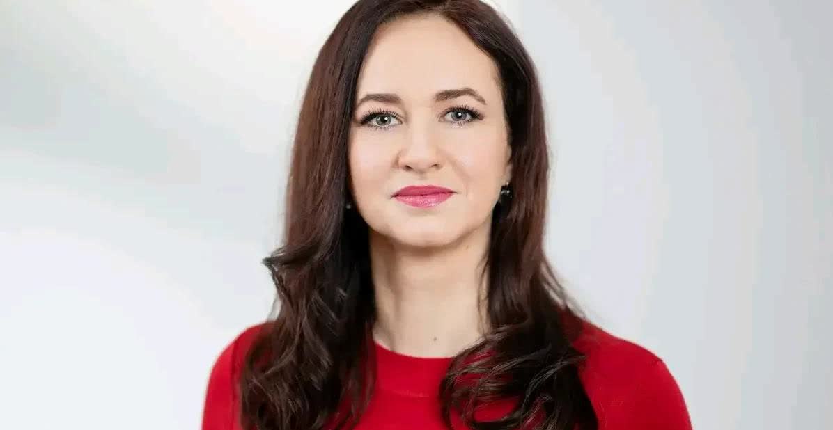 立陶宛会转向吗？44岁的美女鲁吉涅内就任立陶宛新总理！别看她年轻，已经在