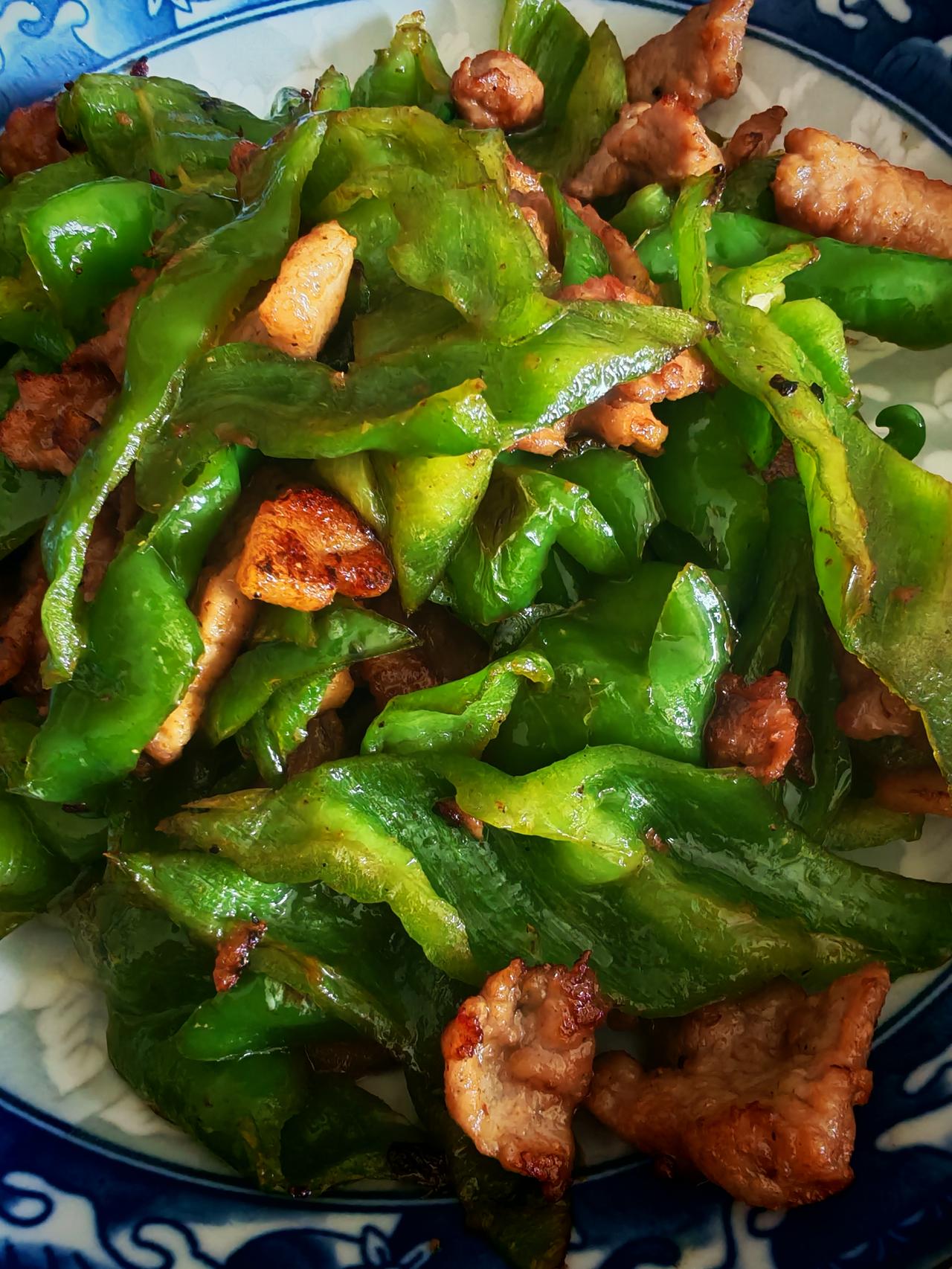 想要延年益寿，需管好嘴巴，这10点要牢记：猪头肉脂肪含量高，尽量少食用。过夜