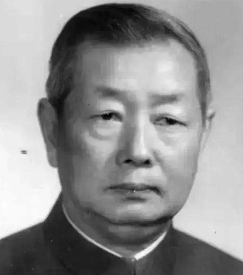 1971年，中国大使张伟烈，参加摩洛哥国王寿宴时，突然叛军冲进来疯狂扫射，瞬间死