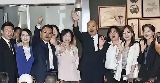 韩国瑜访日期间面对记者问大陆反弹该如何，韩国瑜恬不知耻地说不怕打压，不能做国际孤