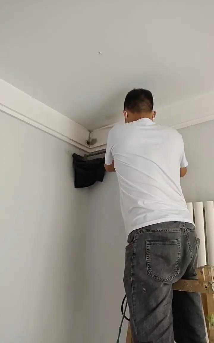 去年买的二手房家里暖气管漏水而且是多处漏原业主用的材料并不差全部是伟星P