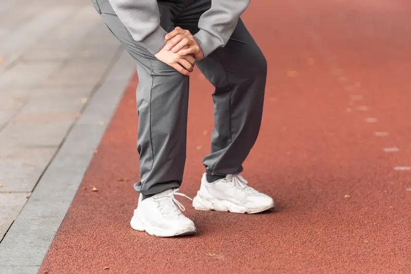 膝盖疼痛真的太折磨人了，不管是翻侧空翻后疼，还是一弯腿就疼，都有办法应对。要是