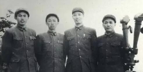 1979年，对越反击战前夕，战云密布，昆明军区司令员王必成却接到调令，前往武汉军
