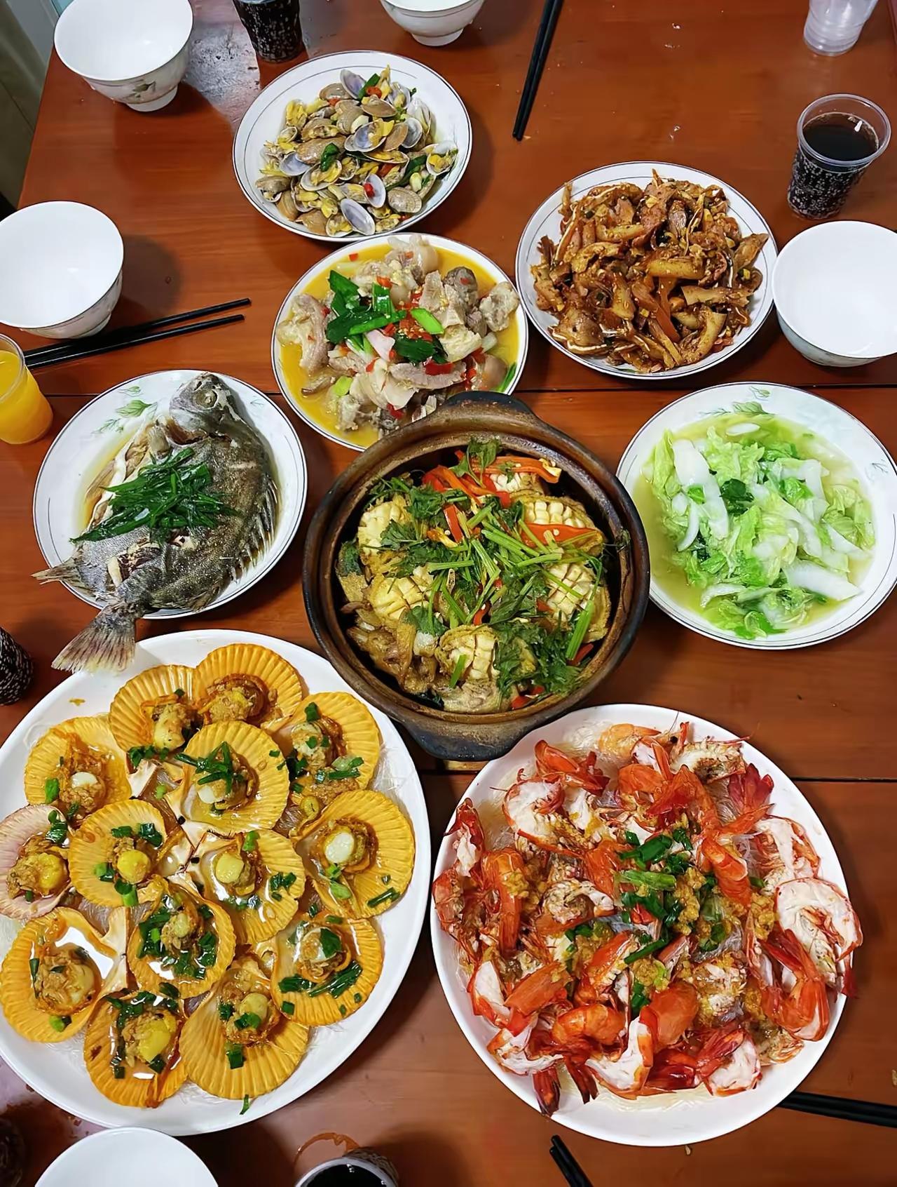 大姑姐一家三口过来旅游，家中准备八道菜待客，客人走后丈夫当场跟我发火老公的