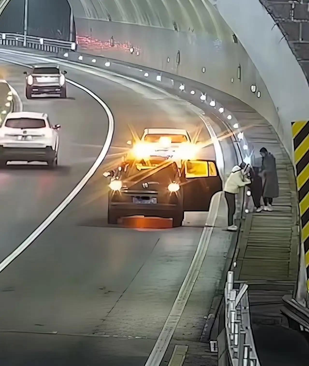 隧道抛锚二十秒后爆燃衢州高速交警“隔空”营救四人脱险4月12日14时37分