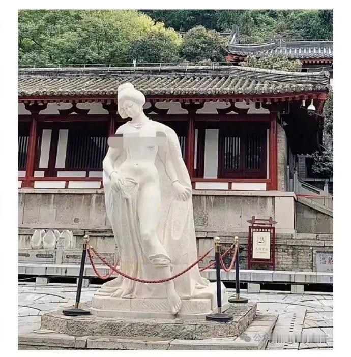 质疑华清池“贵妃出浴”雕像不雅观？纯属为了蹭流量罢了！最近，网络上忽然
