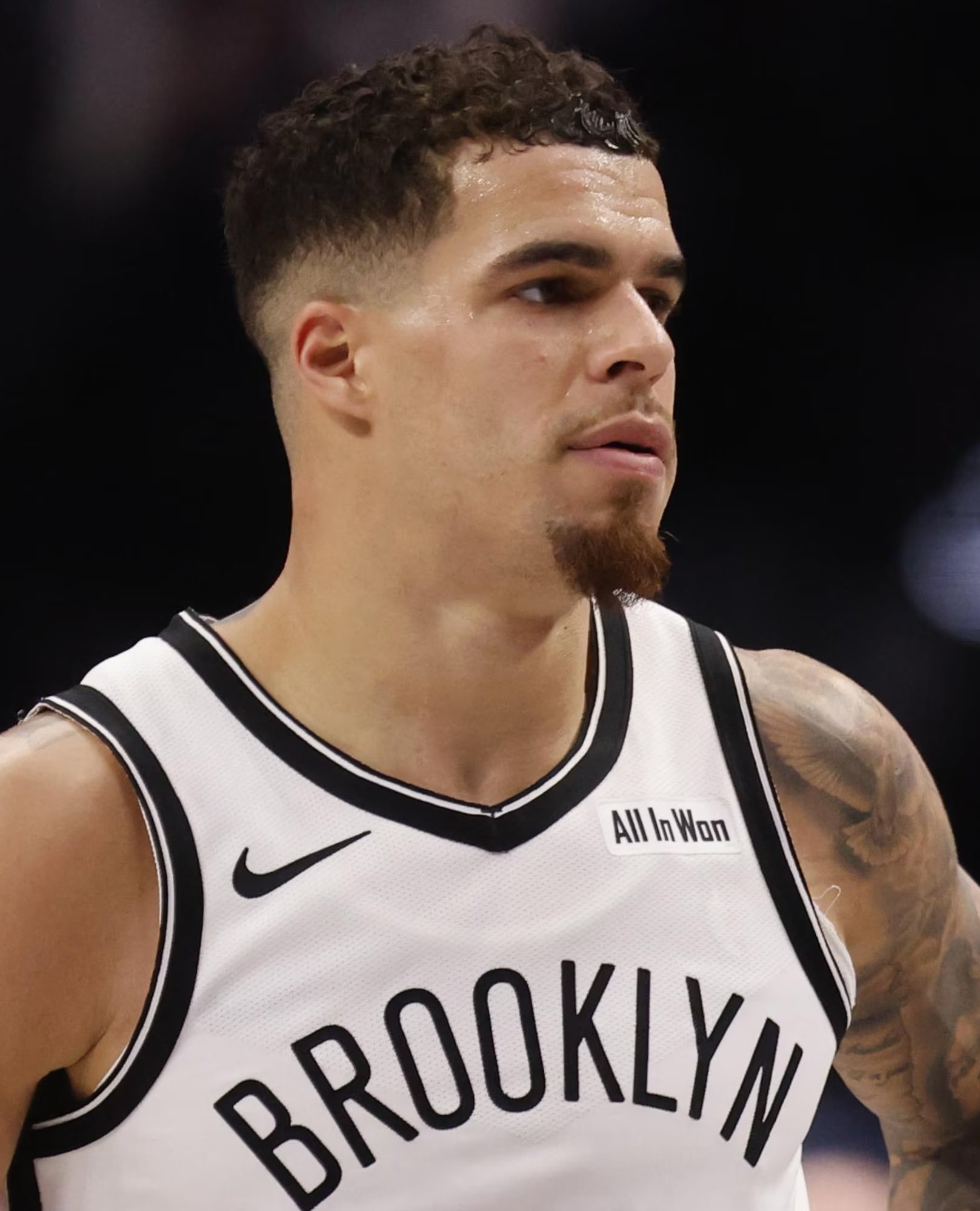 EvanSidery:关于小迈克尔·波特的交易谈判仍在继续，据信篮网希望从勇士