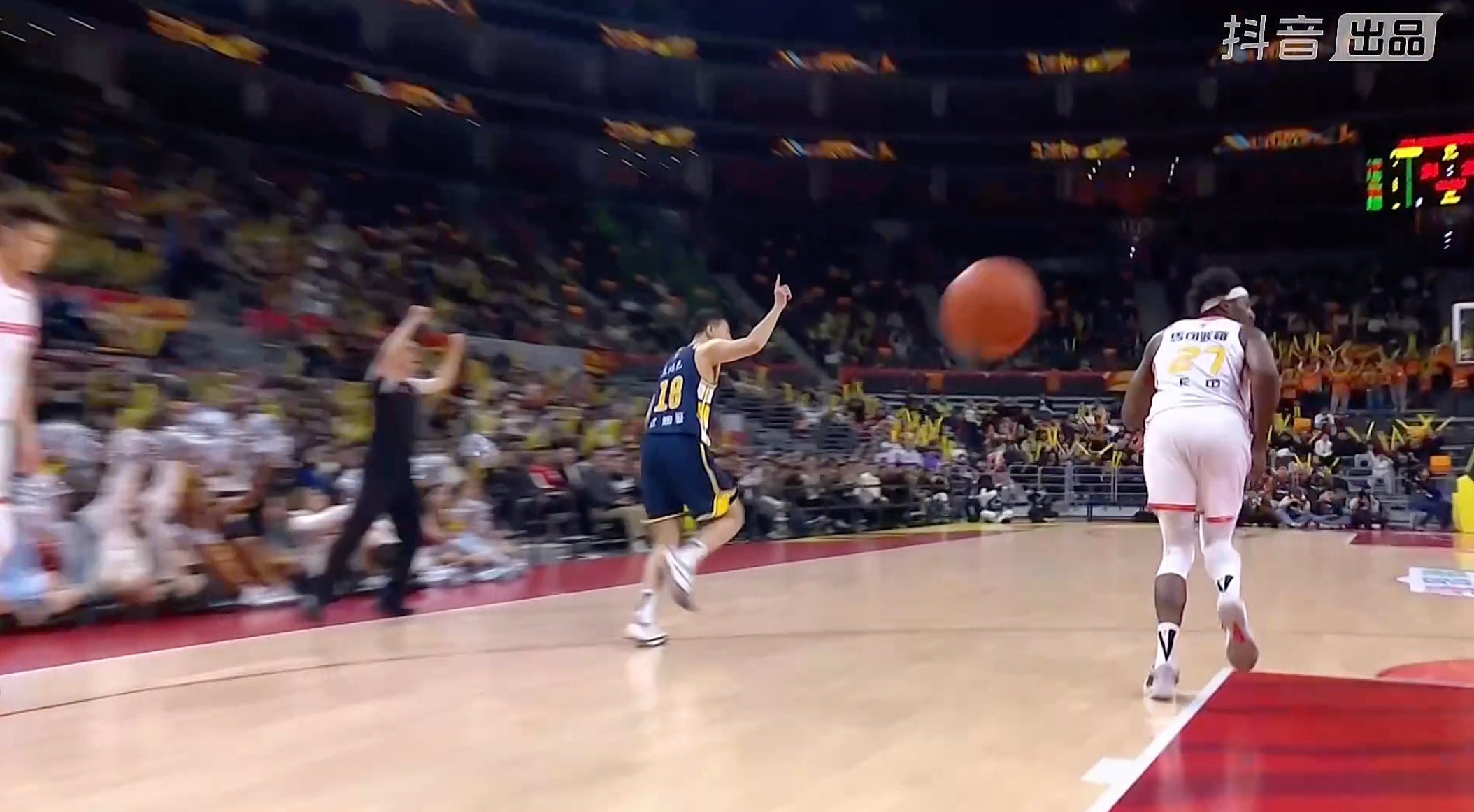 杜润旺的复出很及时，第12轮才赶上赛季首战，上来就命中三分球广东男篮vs深圳男