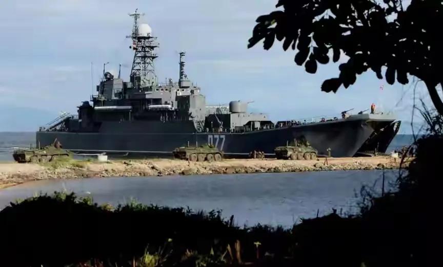 11月25日，俄罗斯太平洋舰队“佩列斯韦特”号大型登陆舰登陆和日本有争议的南千岛