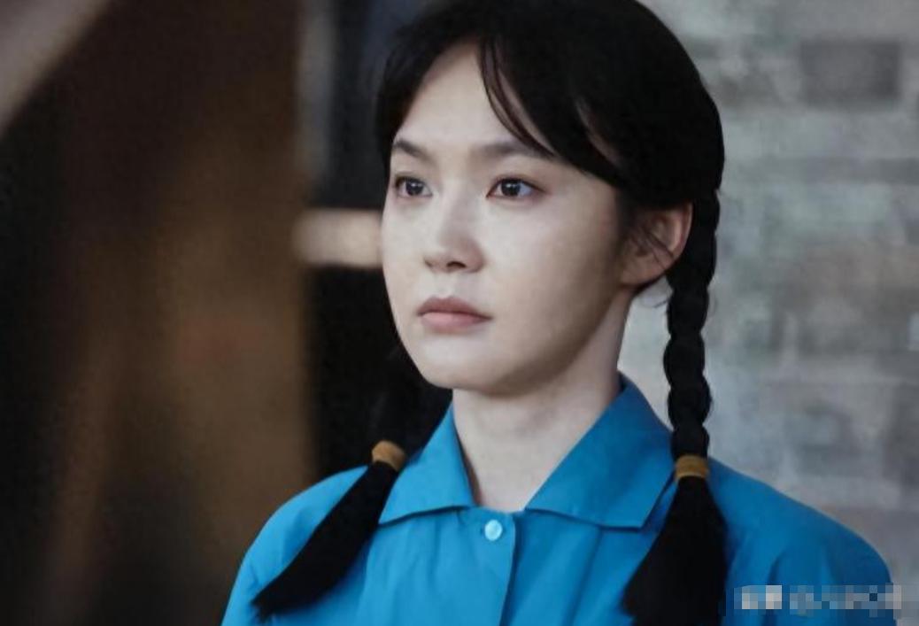 37岁还演少女，演技尴尬遭全网抵制，真是浪费了张晓龙33年的栽培。今年暑期档