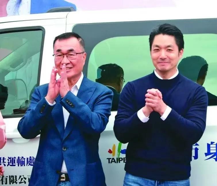 台“蓝白握手”，民调出炉，蒋万安力挺李四川新北市选战蓝白阵营整合，今天（6月