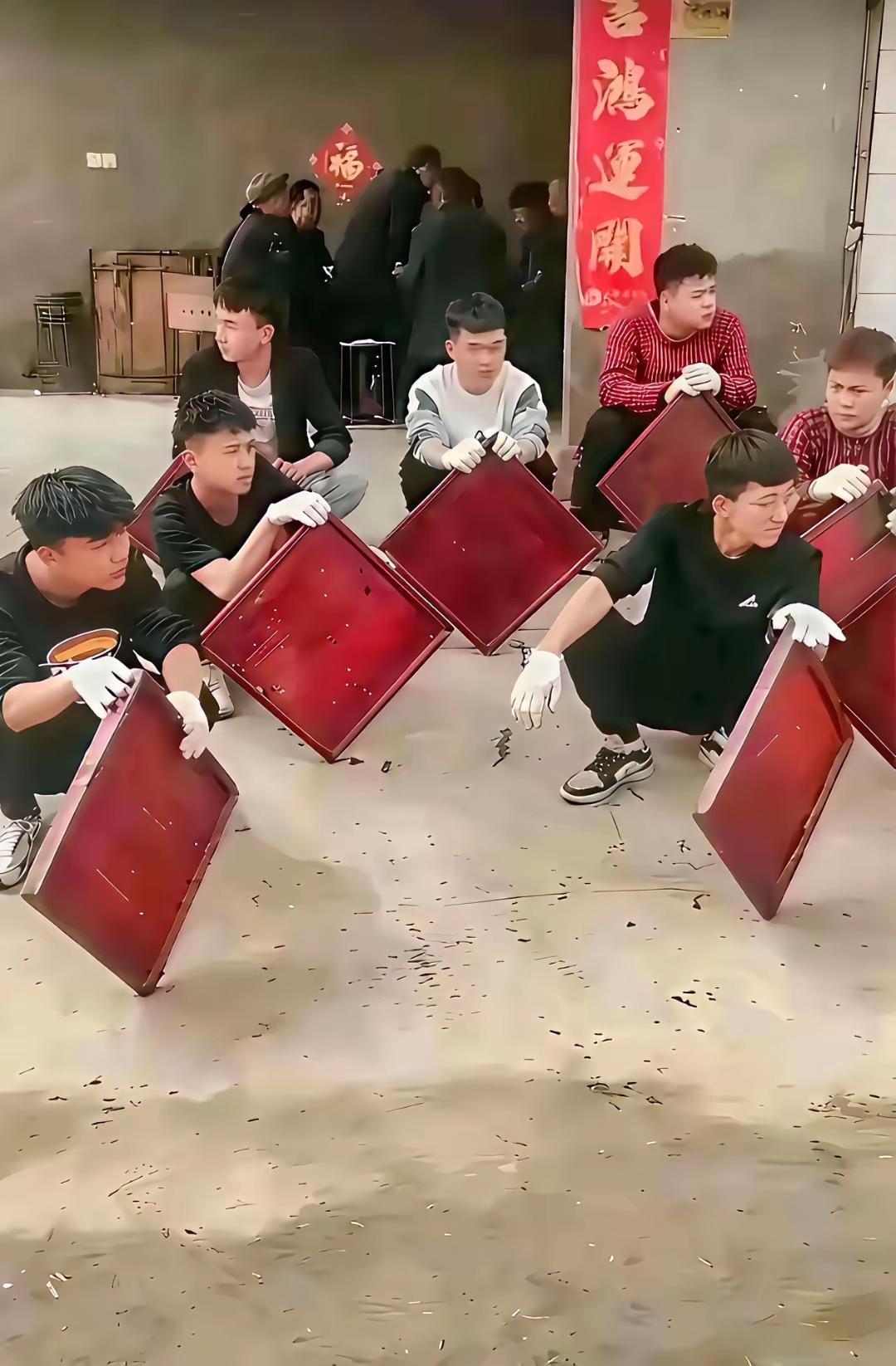 在你们老家管这些人叫啥？[捂脸哭][捂脸哭]