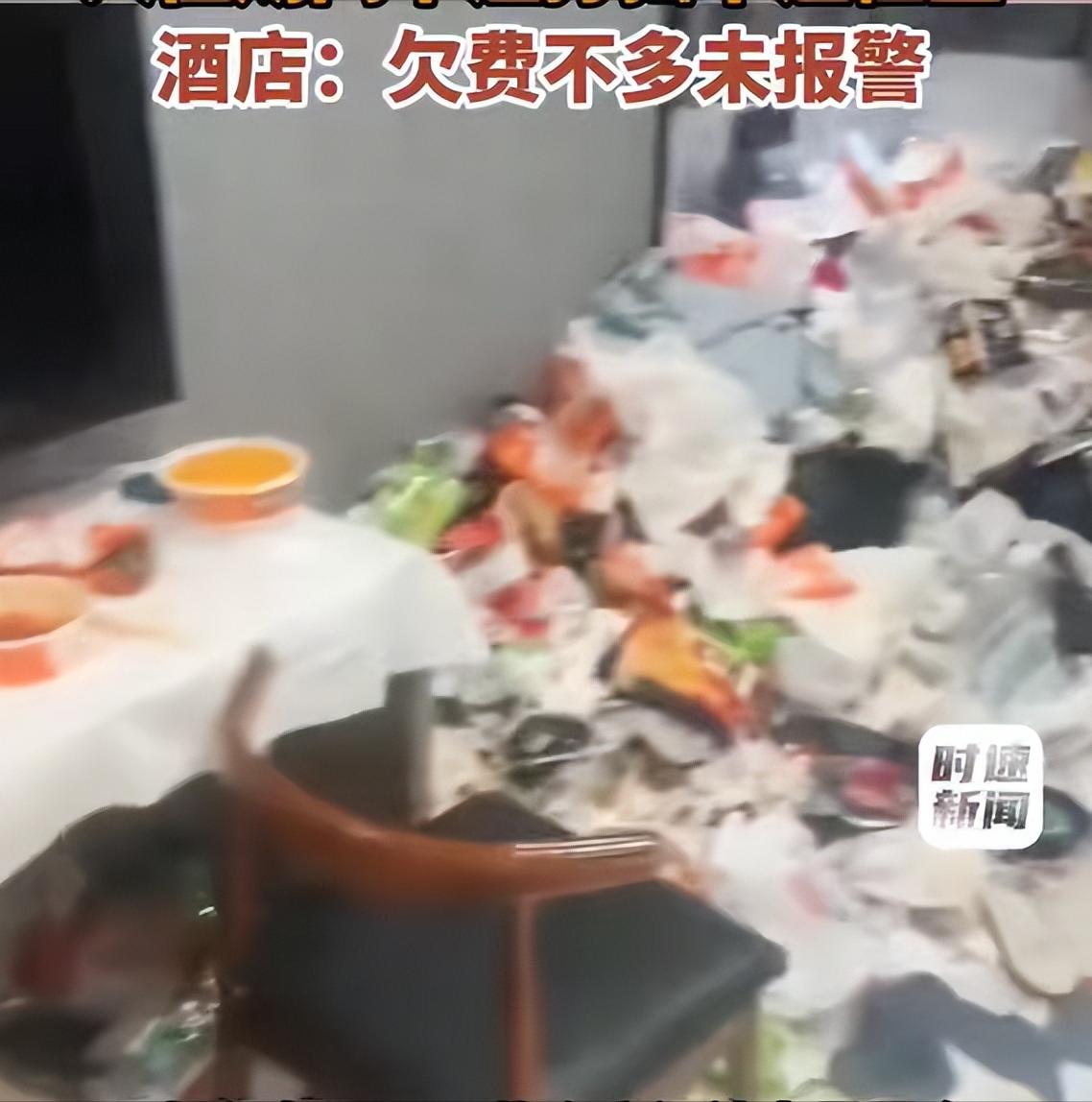 太埋汰了！成都一对00后情侣为天天黏在一起，直接在酒店长住同居。俩人天天窝在