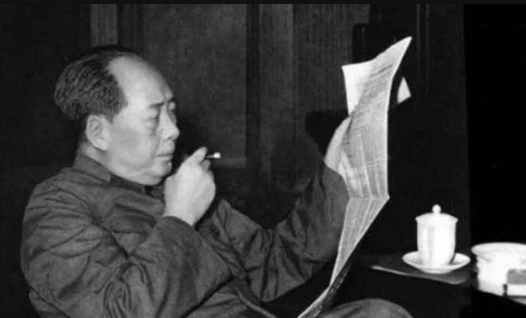 1949年，毛主席得知盛世才逃往台湾，无奈长叹一声。1949年解放前夕，李