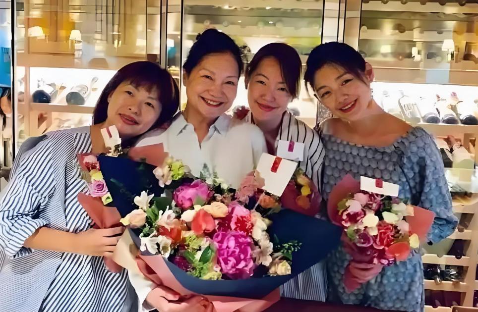 曝小S搬离许家豪宅，携大姐回娘家与S妈抱团“疗愈”娱乐圈再掀波澜，多家媒体争相
