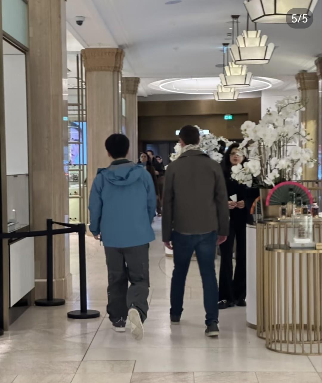 #你认为樊振东能在德国联赛取得好成绩吗#留学娃看完英超，与朋友逛逛街！