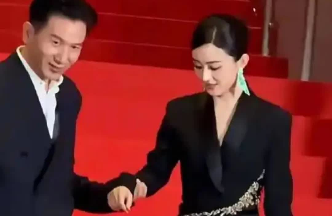 赵德胤的面相说不上来的感觉，城府，压抑，精明……感觉不是那么好相与的人。周身的气