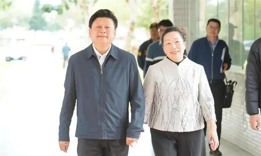 为傅崐萁夫妇点赞了！23日，傅崐萁妻子、花莲县长徐榛蔚在活动中表示，当前赖清德打
