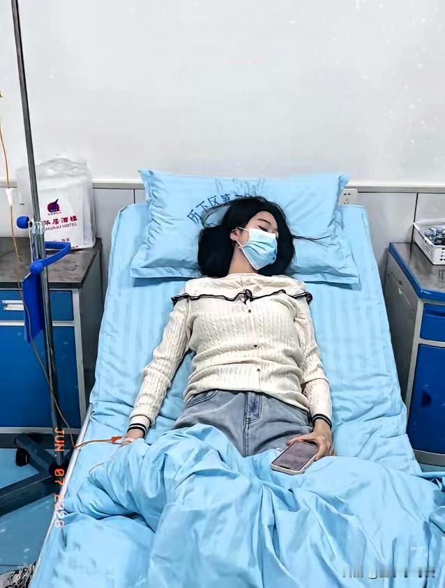 一个17岁的女孩，因为拉肚子去医院，结果肠镜一做，医生沉默了。从肛门口到整个结肠