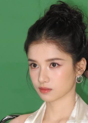 张婧仪直播造型，👸还是挺富态的，一点不干瘦