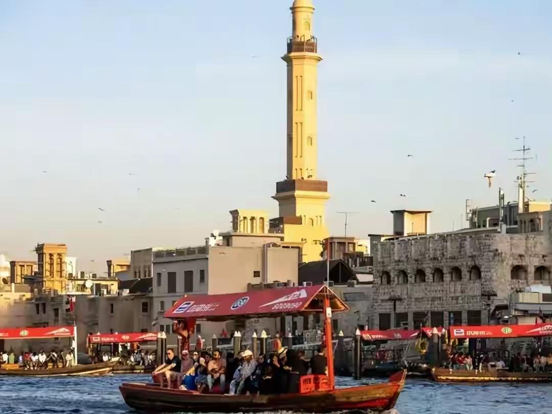 迪拜不是传说中的遍地黄金，也不是啥超一线天堂，就是个挺贵但没啥特别舒服的地方。