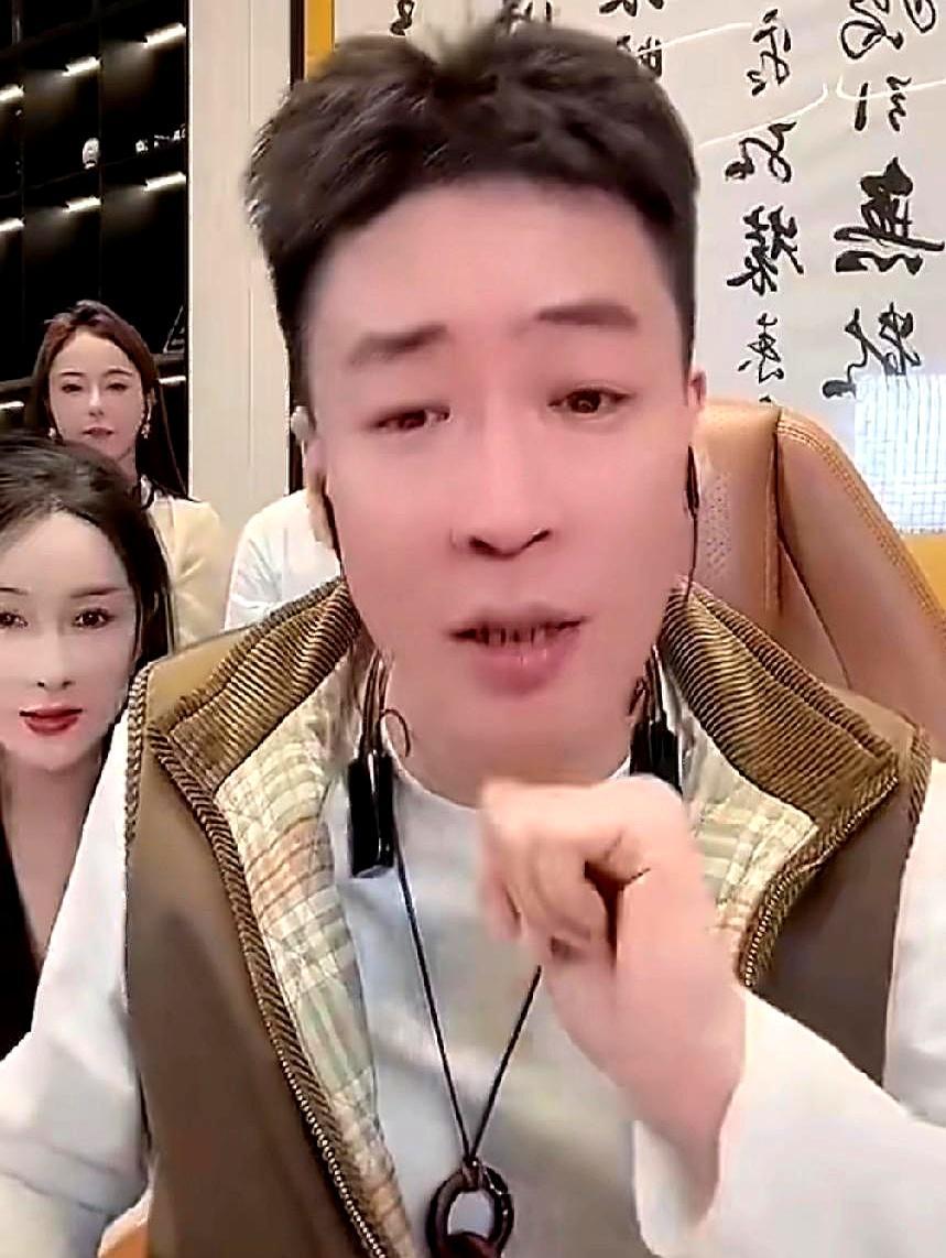 他替“视频门”女徒弟招婿，没人要就自己上。刘一手在直播间扯着嗓子喊：我徒弟