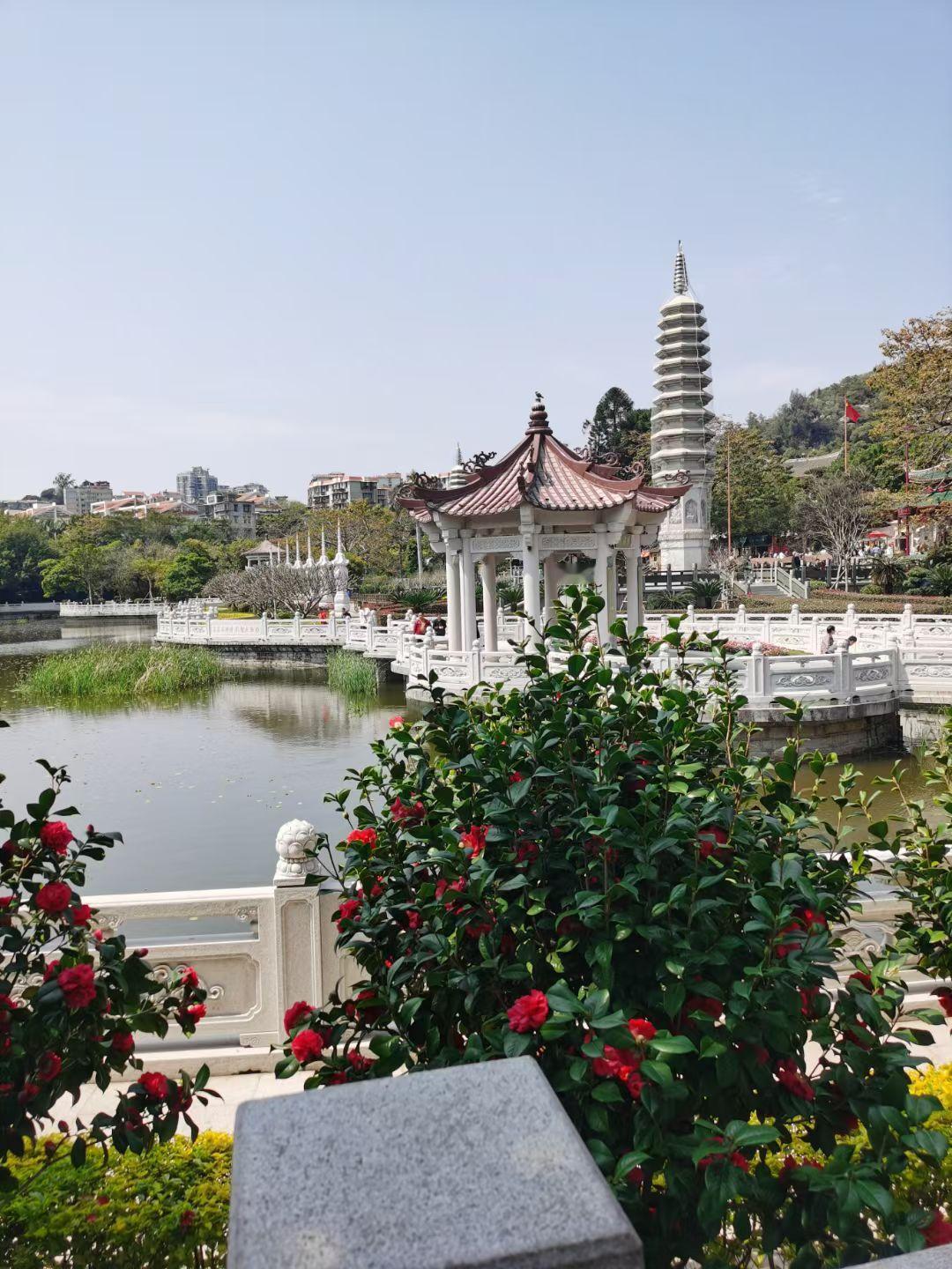 最想多陪陪自己，让自己清清静静的，不被烦心事打搅，太累了，身心疲惫！