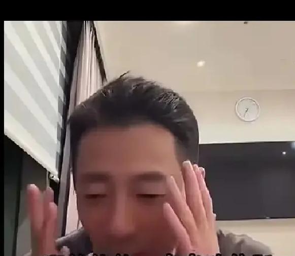 汪小菲一句话，马筱梅微表情就上了热搜。他抱着别人家婴儿，说像极了女儿小玥儿。