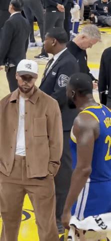 库里现在看格林的眼神和态度说明了什么？大家看看图一，库里看格