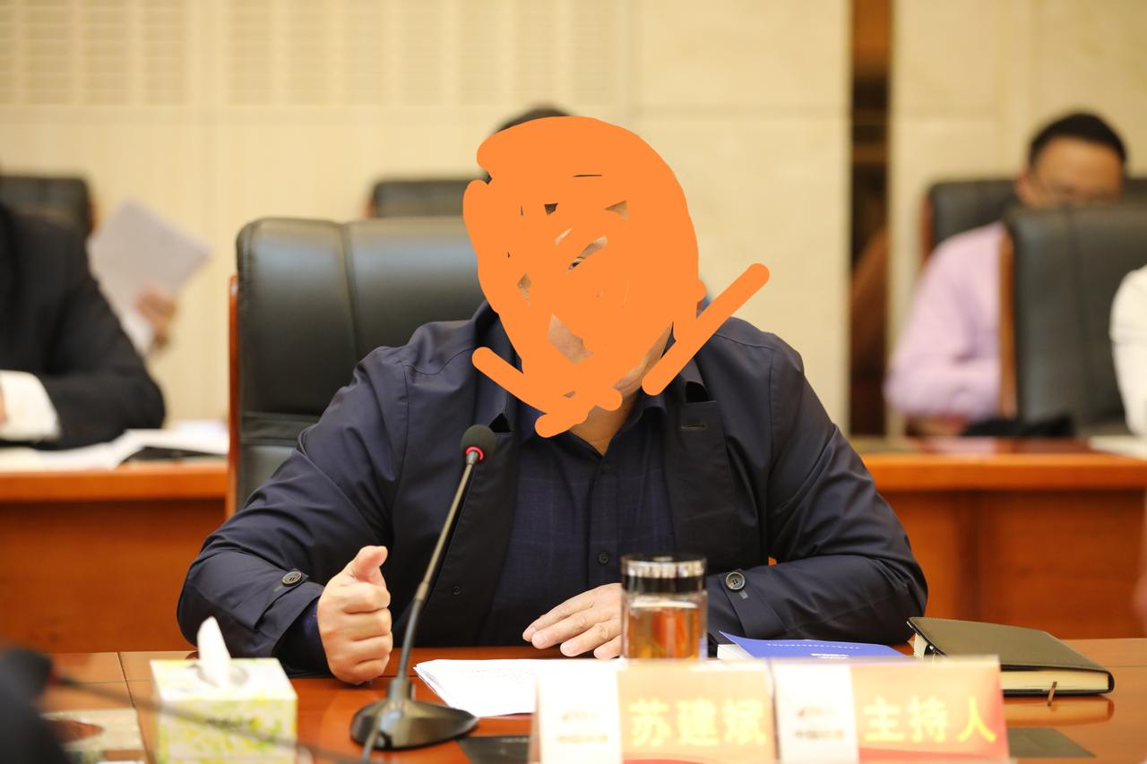 跟着党委副书记干了三四年，工作整天累死累活，脏活累活苦活全推给我，有时别人干不成