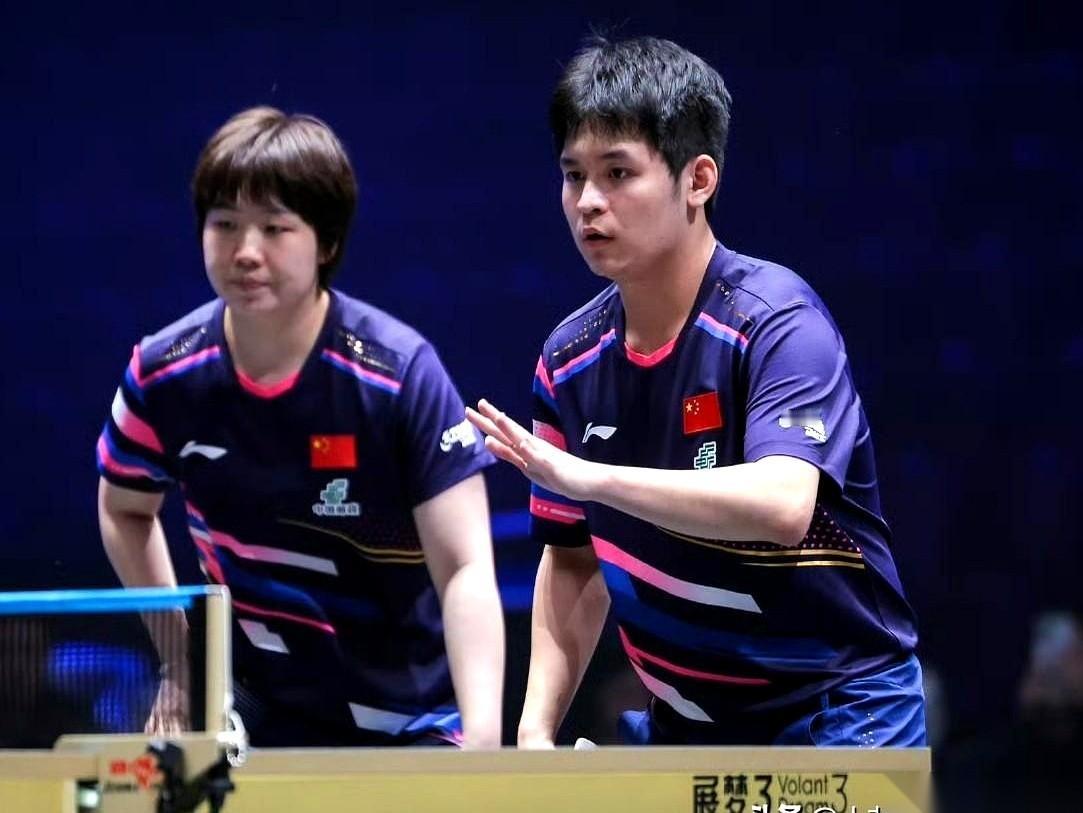 香港总决赛，男双女双直接没了。取而代之的是混双。我当时就一个感觉：这操作，我