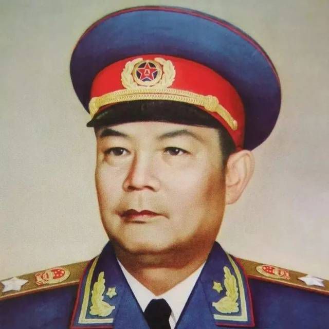 九一三事件之后，有一天，叶剑英元帅对秘书说，去要各大军区和大兵种军种负责人的名单