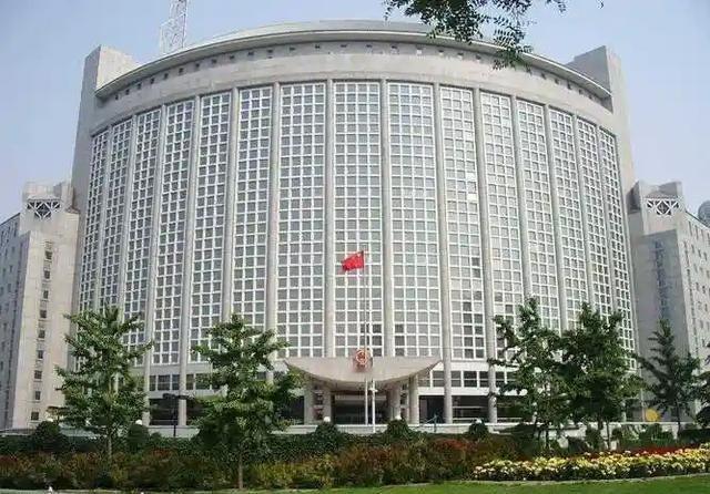 据外交部网站，外交部发言人宣布：应朝鲜劳动党中央委员会和朝鲜民主主义人民共和国政