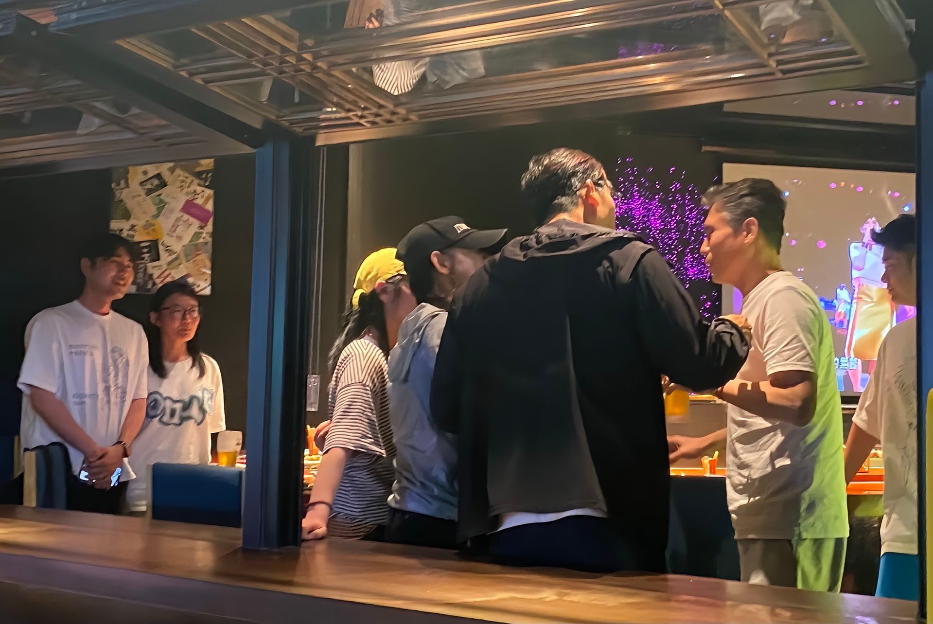 秋瓷炫✨秋瓷炫星日记录250515、陈赫、李乃文、马頔等人在北京聚餐路透​