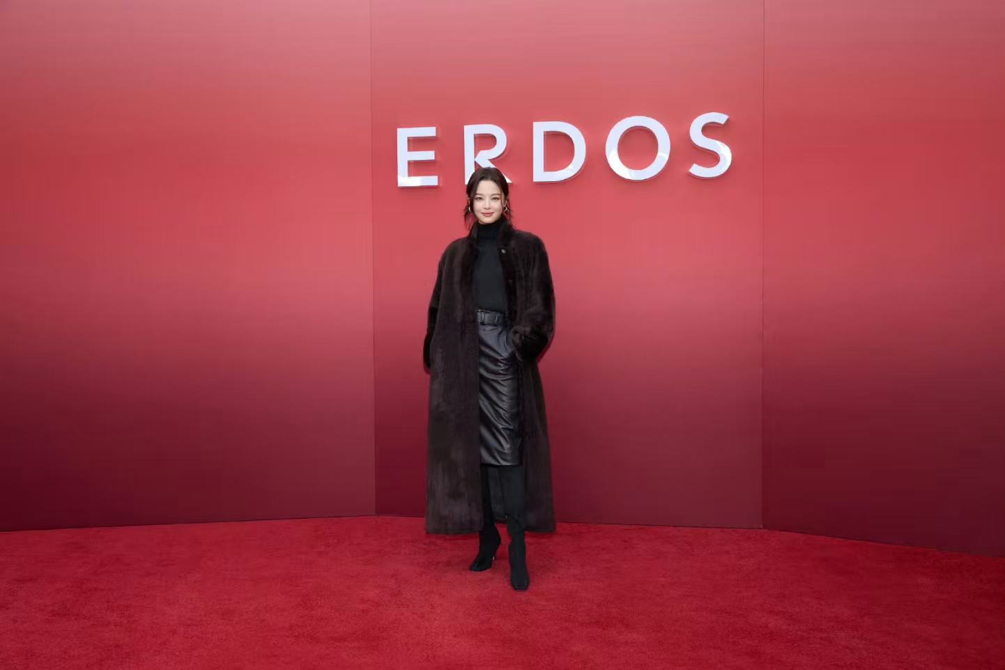 诗意书写,与ERDOS共迎金秋!2025秋冬时装秀昨夜于北京呈现,超模