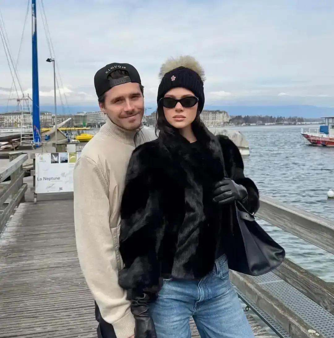 布鲁克林这回把两边爸妈都晾了。他关手机、只留老婆照片，明摆着告诉世界：别拿