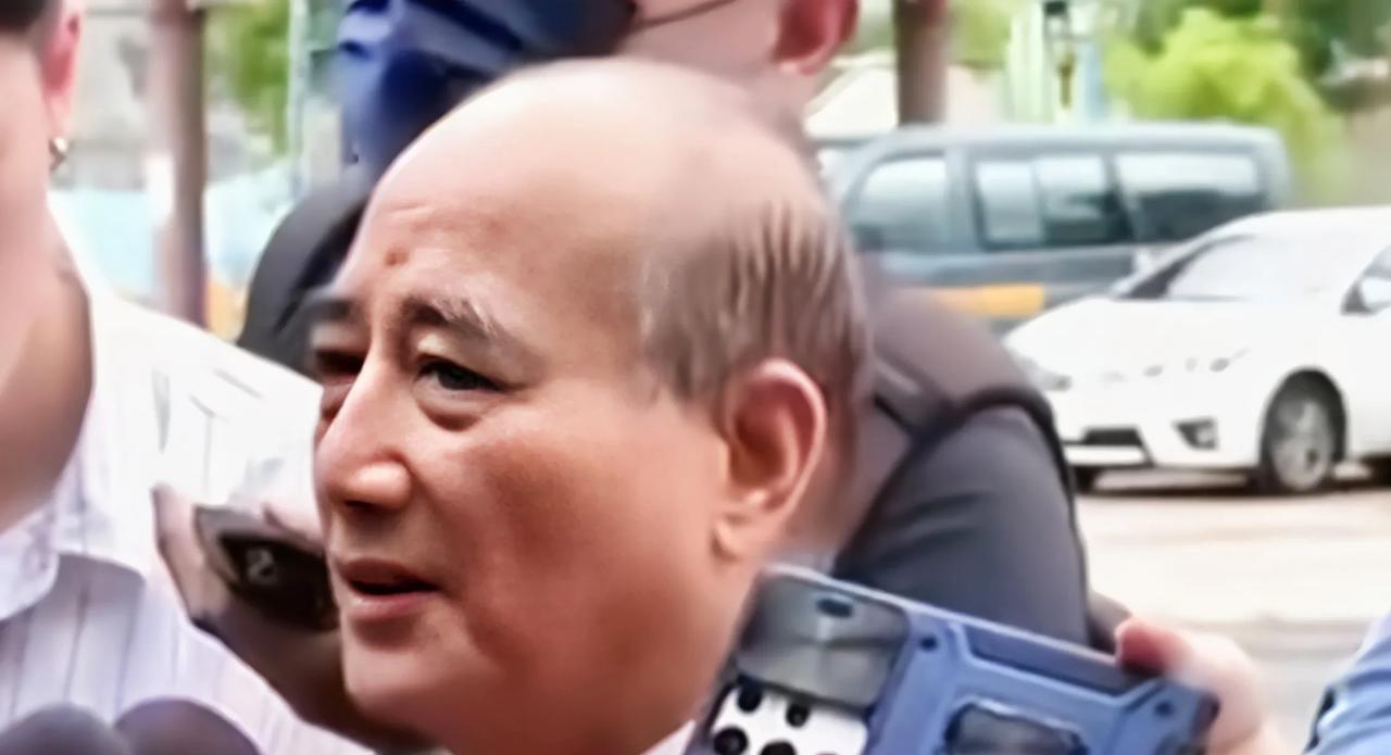 王金平倒是提到了“统一”，不过却是“跟统一还差得远”。王金平最近接受岛内媒体采