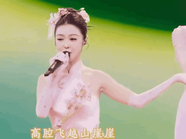 薛凯琪过年45了薛凯琪怕是被岁月偏爱到底了吧！春晚《立春》舞台上，她和其他几位