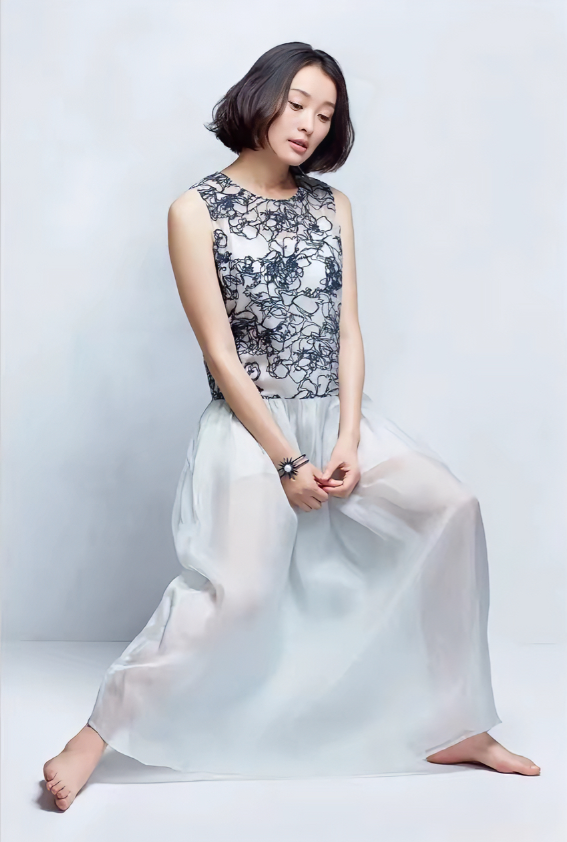 吴越，168cm，一张干净无暇的脸，就连脚都那么的干净，一看就是本分的女孩，你们