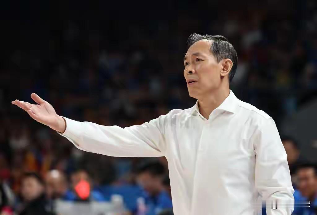 北京男篮困局：大牌云集却难掩内讧与短板，冠军梦碎背后的多米诺骨牌