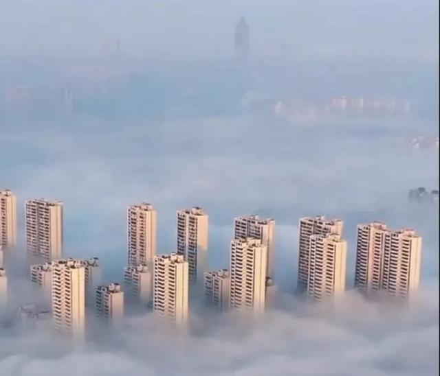 有德国网友说世界上有两个骗子国家，一个是美国，一个是中国。美国称自己是世界上最强