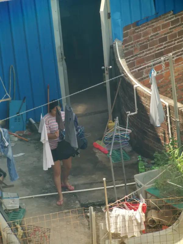 邻居家的儿媳今年40岁了，24岁时就和他儿子结了婚，还生了一个女儿，如今女儿已经