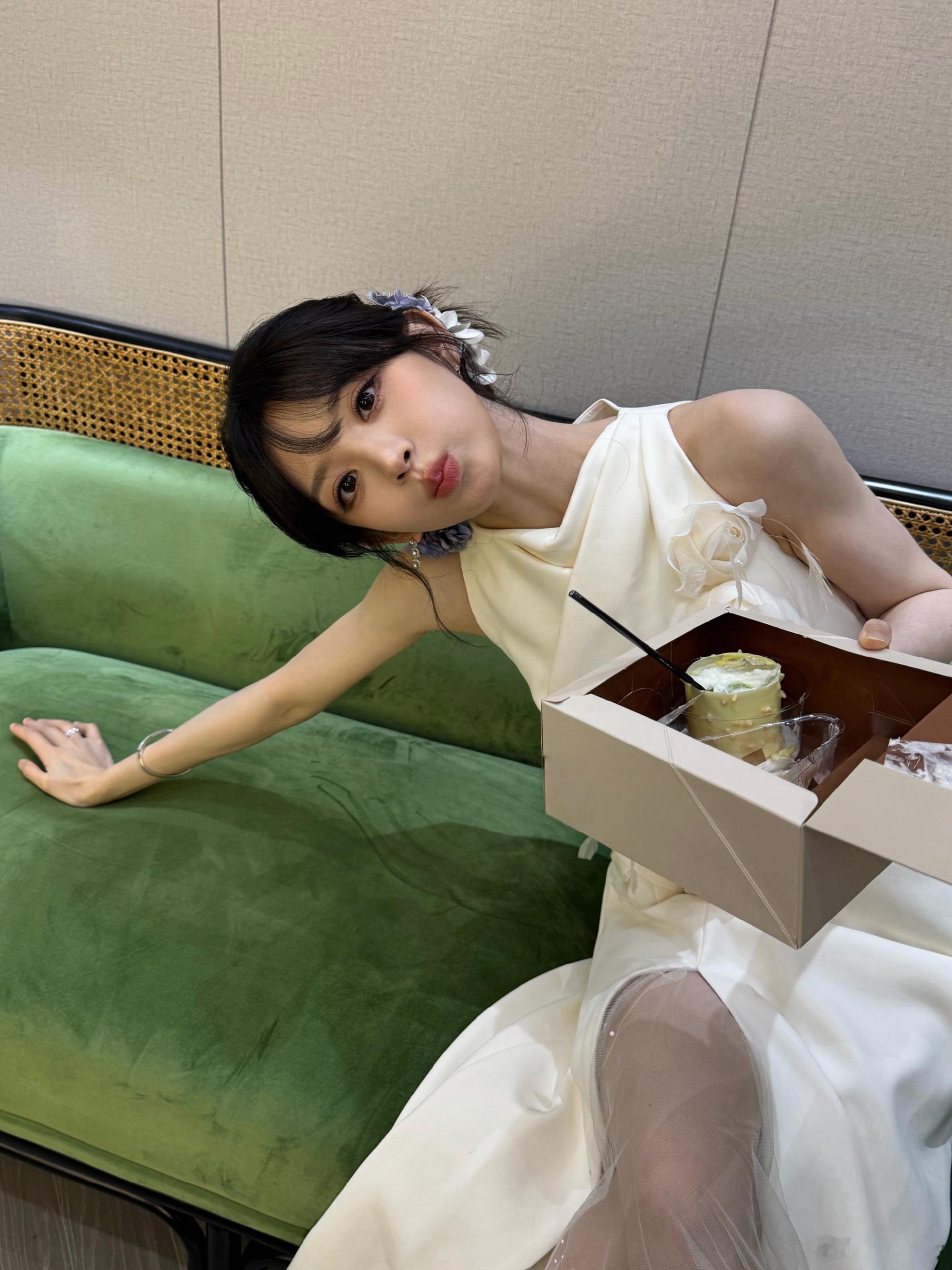 田曦薇品味小甜点小田好萌哟