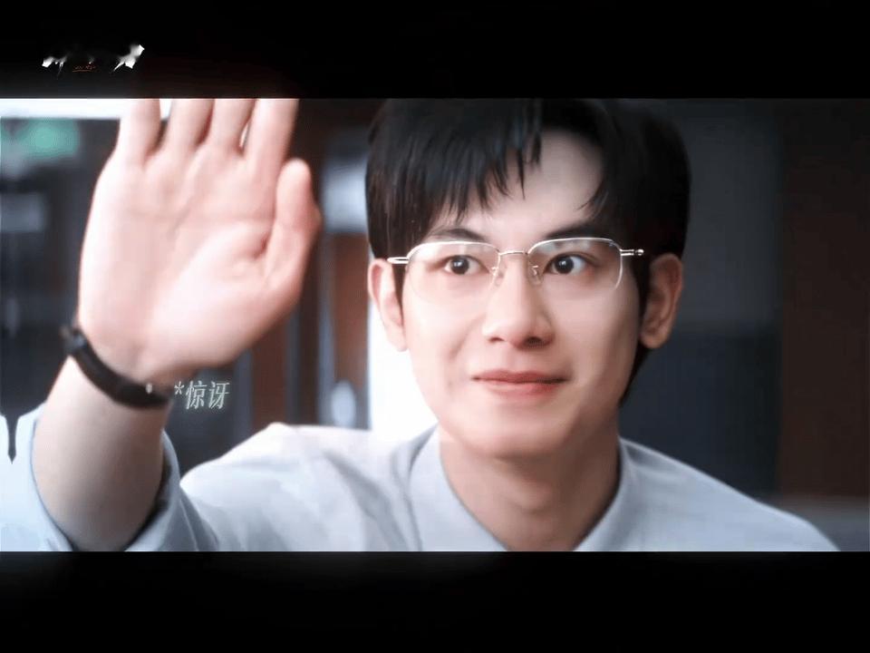 胡先煦小狗冒头进度条冒火星子了开播即狗塑！江晨找到原文件时的笑意，像极了阳光里