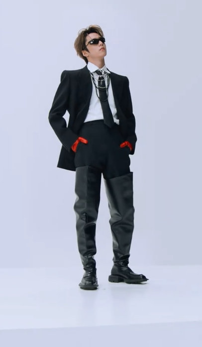 奇迹刘耀文刘耀文手办感奇迹刘耀文，刘耀文手办感，是耀文的新歌《sauce》m