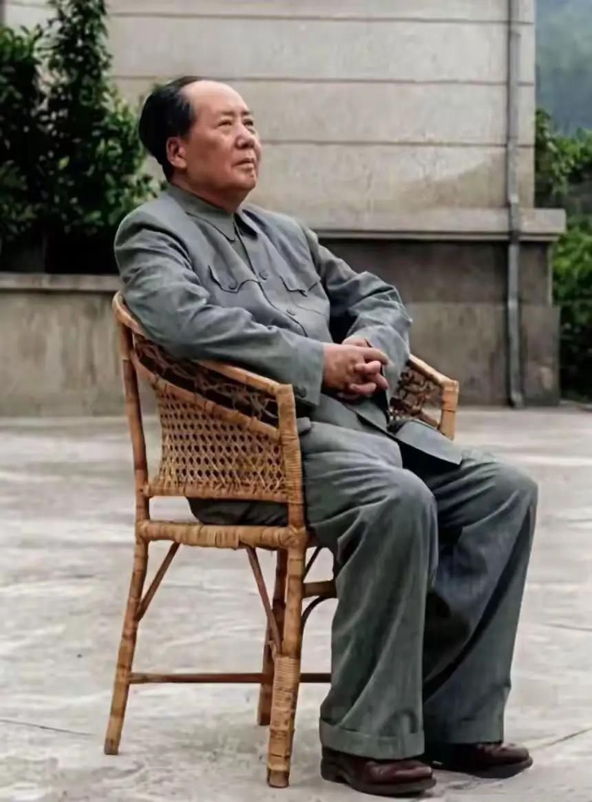 继续辟谣！坊间传闻毛泽东当年在西山碰到了一个道士，道士和毛泽东说了两组数字，一组