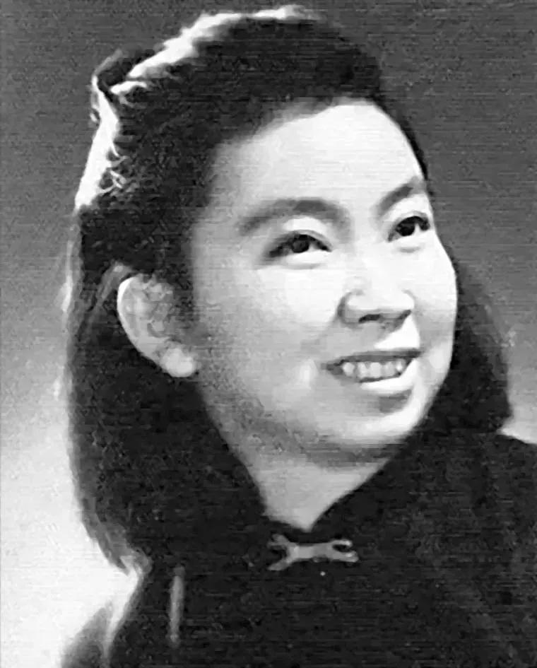 1952年，“半导体之母”谢希德完成学业，打算回国，父亲暴跳如雷，拨通电话：“你