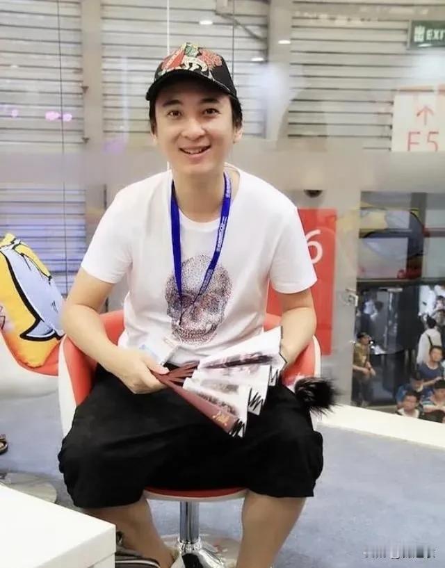 王思聪大概率是王健林的独子，因为瞧他为所欲为的样子，现在露面的富二代里找不出第二