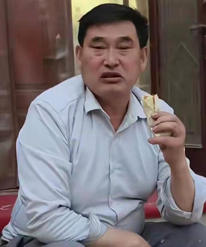 大衣哥翻唱十五载未涉版权官司真相现实扎心大衣哥朱之文翻唱十余春秋商演不