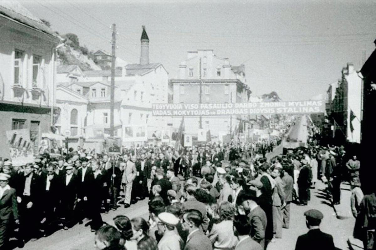 1940年8月3日，苏联最高苏维埃批准立陶宛加入苏联。莫斯科喜讯到边疆，立陶宛第